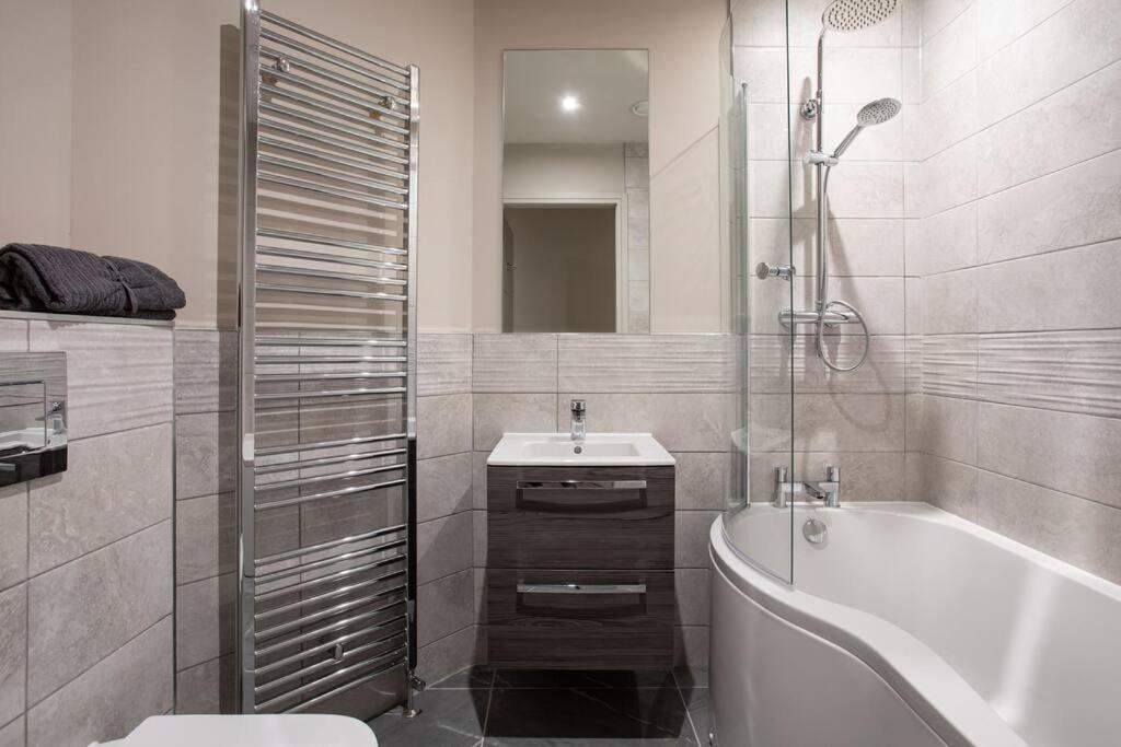 Modern 2Br With Balcony Next To The City Airport Bhd - Free Parking Belfast Exteriér fotografie