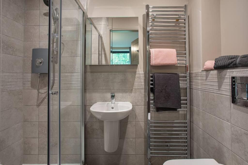 Modern 2Br With Balcony Next To The City Airport Bhd - Free Parking Belfast Exteriér fotografie